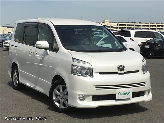 Toyota voxy zrr70